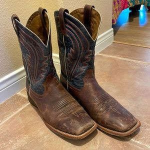 Ariat square toe cowboy boots size 10 D